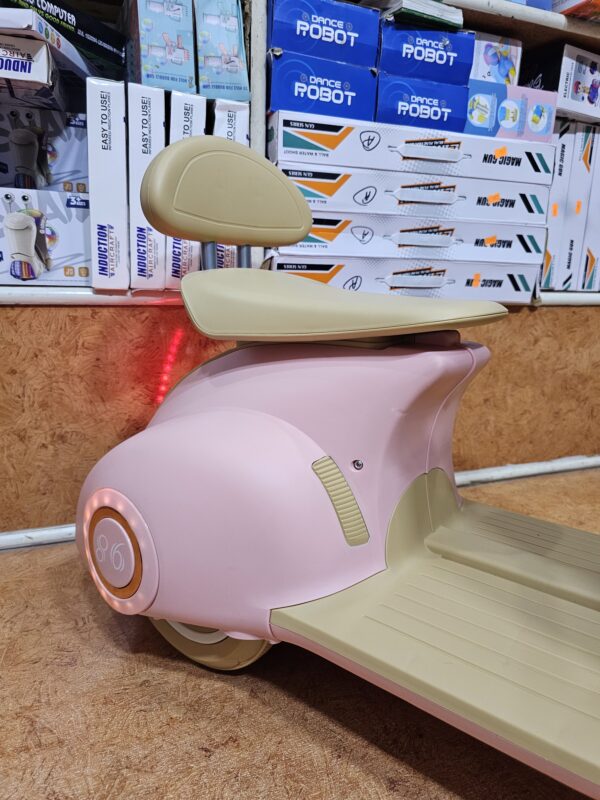 KidsScoot Vespa - Image 3