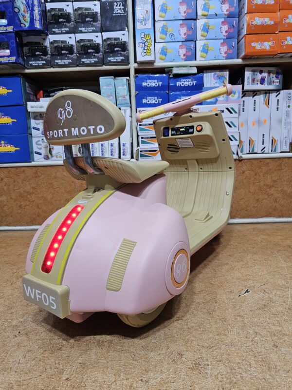 KidsScoot Vespa - Image 2