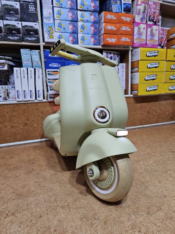 KidsScoot Vespa - Image 5