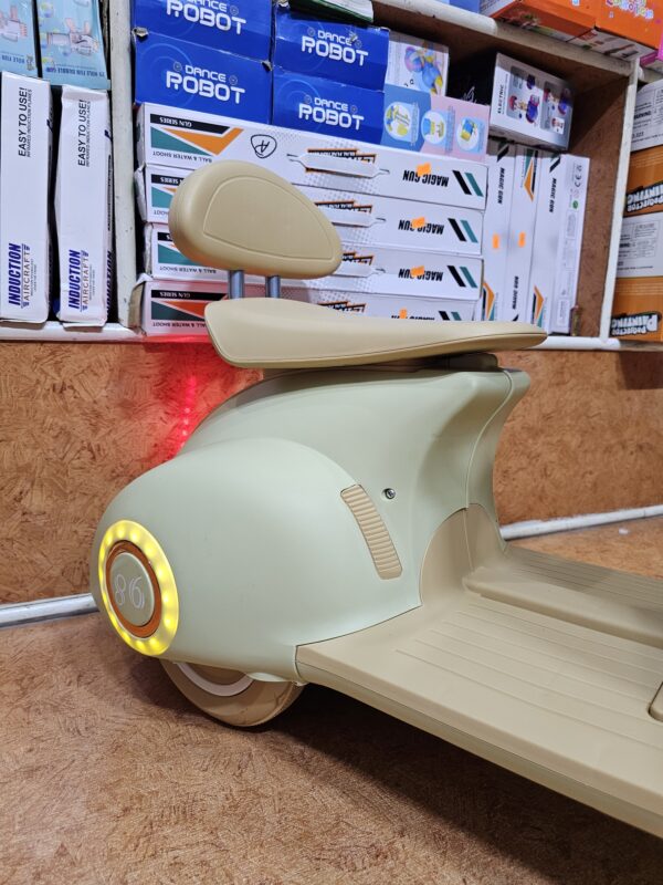 KidsScoot Vespa - Image 3