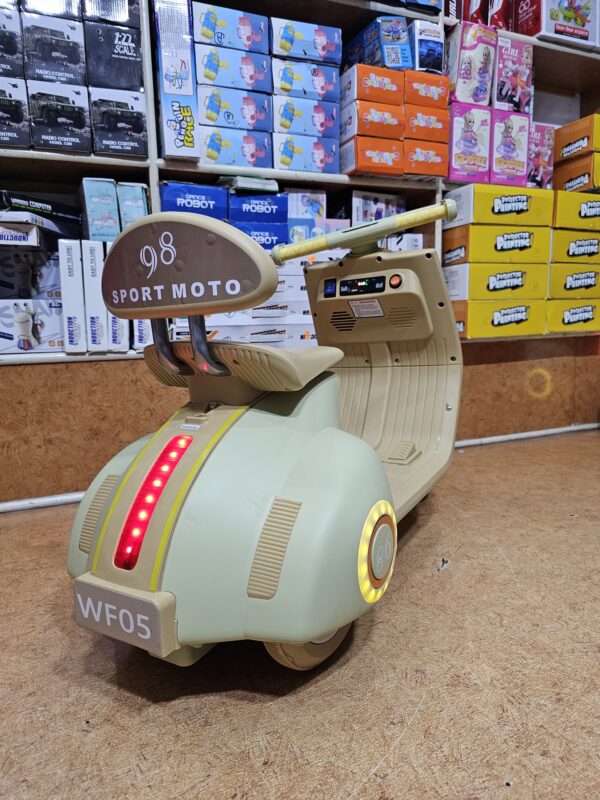 KidsScoot Vespa - Image 2