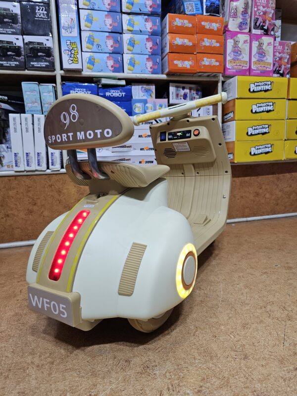 KidsScoot Vespa - Image 4